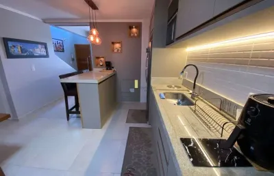 Sobrado geminado com 160m², 2 suítes no bairro gravatá navegantes.