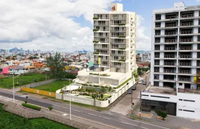 Apartamento 3 suítes frente mar, no centro em navegantes sc.