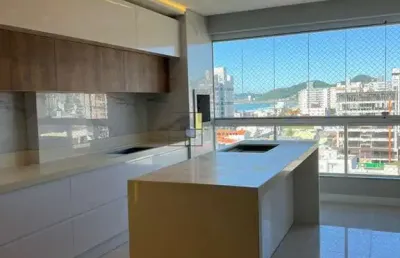 Apartamento 1 suíte + 2 dormitórios a 150m da praia central de navegantes/sc