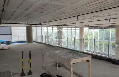 Laje corporativa de 680m² com 4 vagas de garagem, 6 banheiros e 2 coziinhas à venda e para locação,
