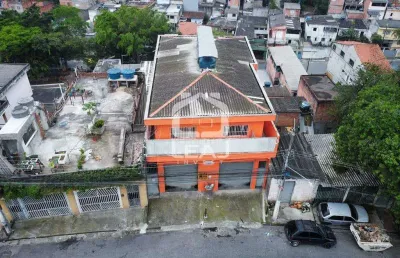 Prédio com 12 kitnets, 1 apto de 2 dormitórios, 1 salão e 1 casa à venda, para investimento, 500m²