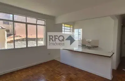 Venha conhecer este lindo apartamento localizado a poucos passos do parque da aclimação!