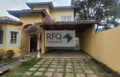 Linda casa em atibaia com um salão bem agradável e um jardim com muitas árvores frutíferas!!
