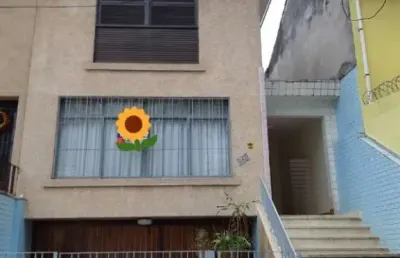 Casa espaçosa no jardim da gloria, há 1,3 km do metro santos imigrantes.