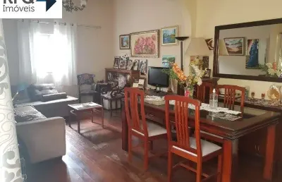 Casa à venda com 3 dormitórios  em uma localização bem privilegiada com fácil acesso a metro !!