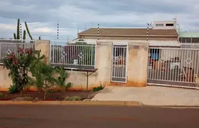 Casa com 2 quartos à venda no Jardim Casa Branca, Arapongas 