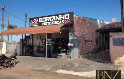 Casa com salão comercial na avenida rouxinol - ótima oportunidade!
