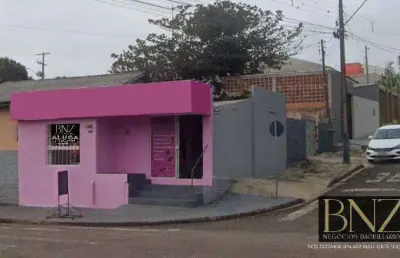 Oportunidade única: casa com 2 residências e espaço comercial!