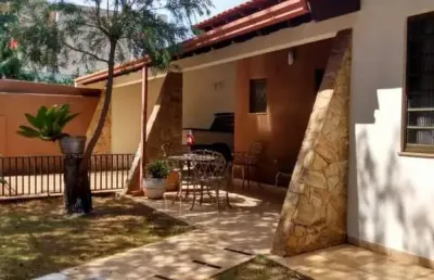 Casa com 3 quartos à venda no Centro, Arapongas 