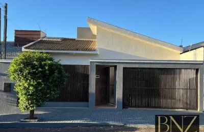 Encantadora residência de 03 quartos no jardim casa grande