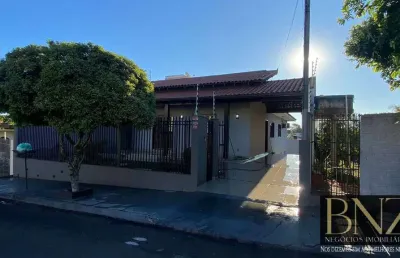 Casa com 3 quartos à venda na Vila Aymoré, Arapongas 