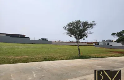 Terreno à venda no Parque Monterrey, Arapongas 