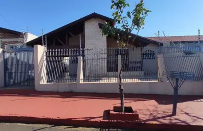 Casa com 3 quartos à venda no Conjunto Centauro, Arapongas 