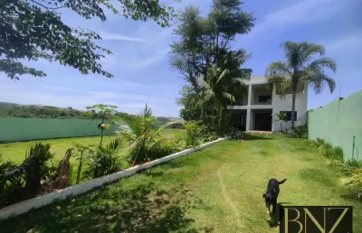 Encantadora chácara com 4 quartos e amplo terreno na estrada aliança!