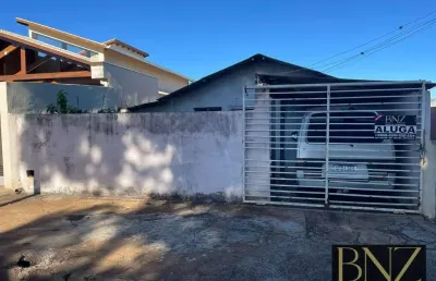 Casa com 2 quartos para alugar no Conjunto Tropical, Arapongas 
