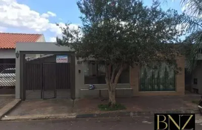 Casa com 3 quartos à venda no Jardim Coroados, Arapongas 