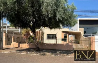 Casa com 3 quartos à venda no Centro, Arapongas 