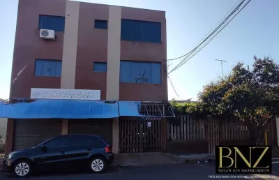 Oportunidade imperdível na vila triângulo: casa e sobrado com comercio.