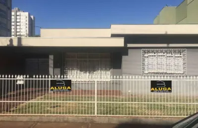 Casa com 4 quartos para alugar no Centro, Arapongas 