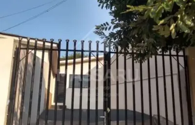 Oportunidade de investir em terreno inteiro com três residências em sarandi