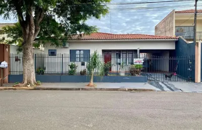 Casa em terreno amplo a venda em bairro consolidado, no jardim américa!
