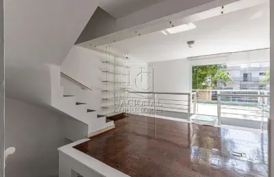 Sobrado a venda com 216m², 3 dormitórios, 1 suíte 4 banheiros e 2 vagas - jardim - santo andré - sp