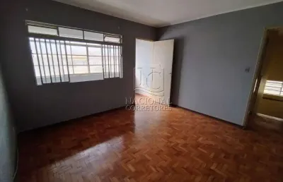 Casa (sobreloja) para locação no jardim utinga — 2 dormitórios, quintal e 1 vaga!