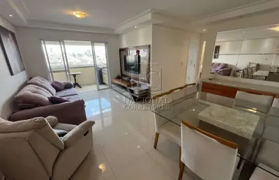 Apartamento com 75 m2, 2 dormitórios, 1 suíte, 2 vagas de garagem.