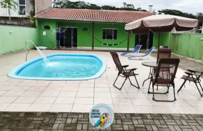 Vende se excelente casa com amplo terreno e piscina
