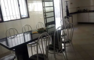 Sobrado à venda na vila metalúrgica, amplo, confortável e bem localizado