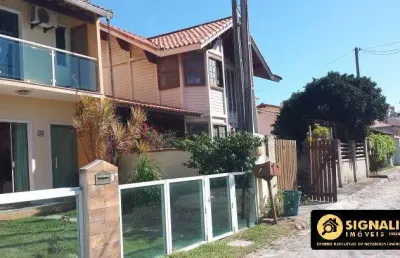 Casa duplex 3 qtos madeira de lei cond. pássaros cabo frio