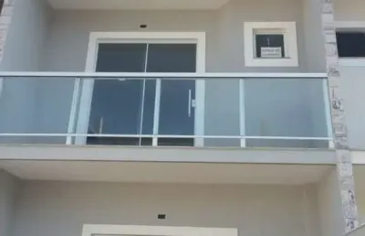 Casa espaçosa de 2 quartos com suítes, peró - cabo frio/rj