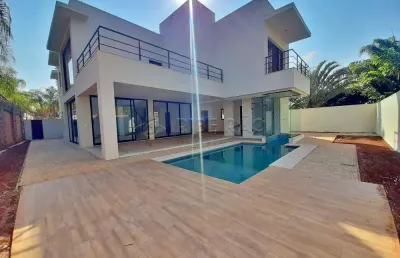 Casa à venda com 05 suítes no condomínio ipê amarelo.