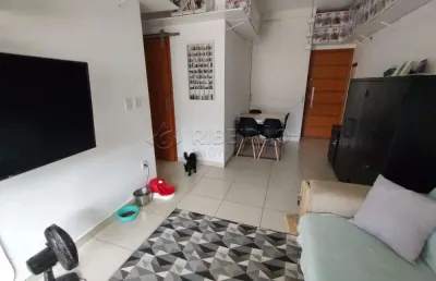 Apartamento no jardim botânico, 02 dormitórios com armários planejados sendo 01 suite.