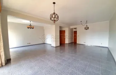 Apartamento no bairro centro com 03 dormitórios sendo 02 suites com armários planejados, varanda com 02 vagas de garagem.