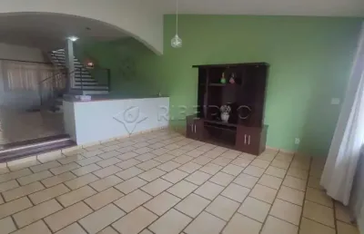 Casa à venda com 3 domitórios com armários e ar condicionado e 2 suítes no alto da boa vista