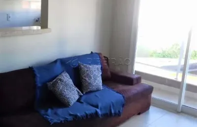 Apartamento com  02 dormitórios, armários planejados e ar condicionado.
