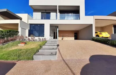 Sobrado no bairro vila do golf em condomínio com 03 suites, armários planejados, escritório, varanda gourmet, churraqueira e piscina.