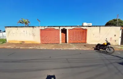 Casa térrea no bairro jd. palma travassos com 04 dormitórios com armários planejados sendo 02 suites, 04 vagas de garagem, churrasqueira.