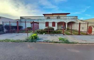 Sobrado  no bairro alto. b. vista  com 347 m² construção com 03 suites, 03 salas, 03 vagas de garagem.