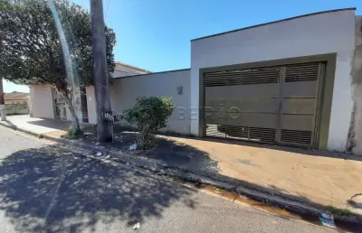Casa térrea no bairro jd. manoel penna com  03 dormitórios, churrasqueira, 02 vagas de garagem.