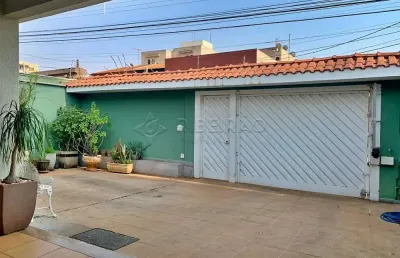 Casa térrea, mista , 03 dormitórios com armários planejados sendo 01 suite, churrasqueira, bairro jardim irajá.