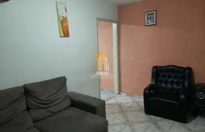 Casa residencial de 200m²  possui três dormitórios (uma suíte) e duas vagas á venda no capão redondo