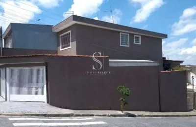Sacomã - casa de 140m² com 2 quartos, 2 banheiros, quintal e 2 vagas.