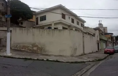 Casa em terreno de 215m², 4 casas, 4 vagas, 300m² área construida, possibilidade de construir mais