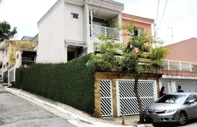 Lindo e amplo sobrado com 200 m² de área construída, 2 dormitórios (sendo 1 suíte), 1 vaga + edícul