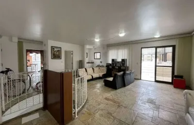 Cobertura duplex com piscina e churrasqueira, 4 dormitórios e 3 vagas, 320 m² de área útil no coraç