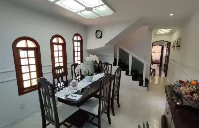 Amplo sobrado de 3 dormitórios (1 suíte) e ótimo quintal com churrasqueira, 240 m² - chácara belenz