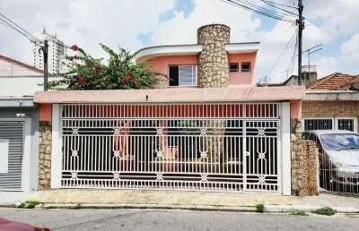 Lindo sobrado à venda, 212 m² de área construída, 4 dormitórios (sendo 1 suíte master e 2 suítes),