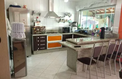 Grande sobrado de alto padrão com 300m² 4 dormitórios (sendo 2 suítes), área gourmet completa no pa